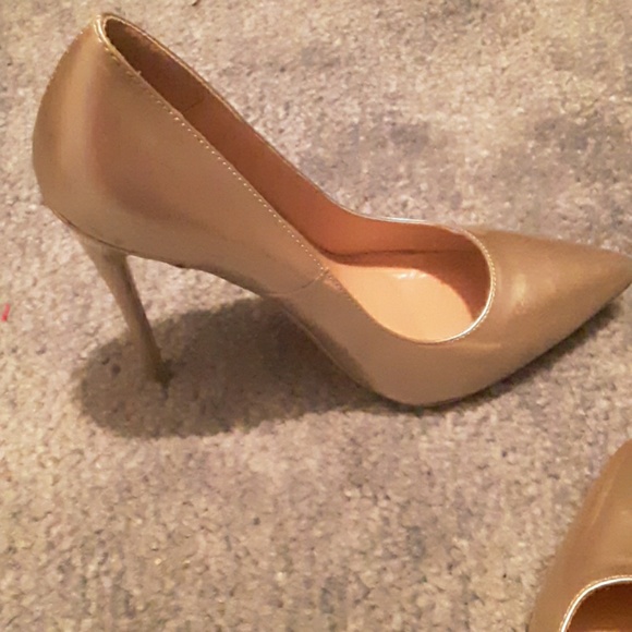 Gold heels - Picture 1 of 2